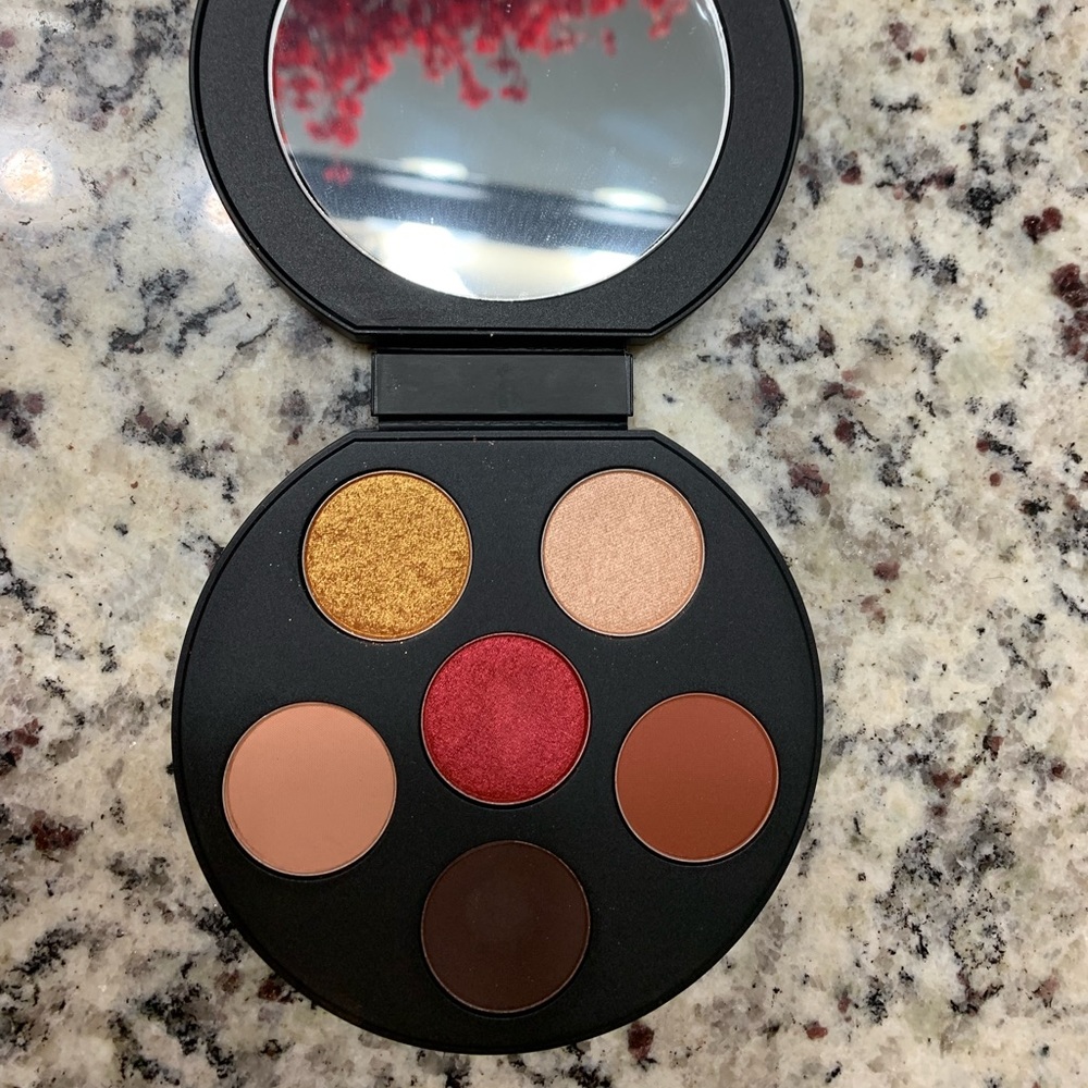 MAC Cosmetics eyeshadow palette - Limited Edition